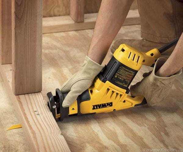 DeWALT Corded 1050W Compact Reciprocationg Saw